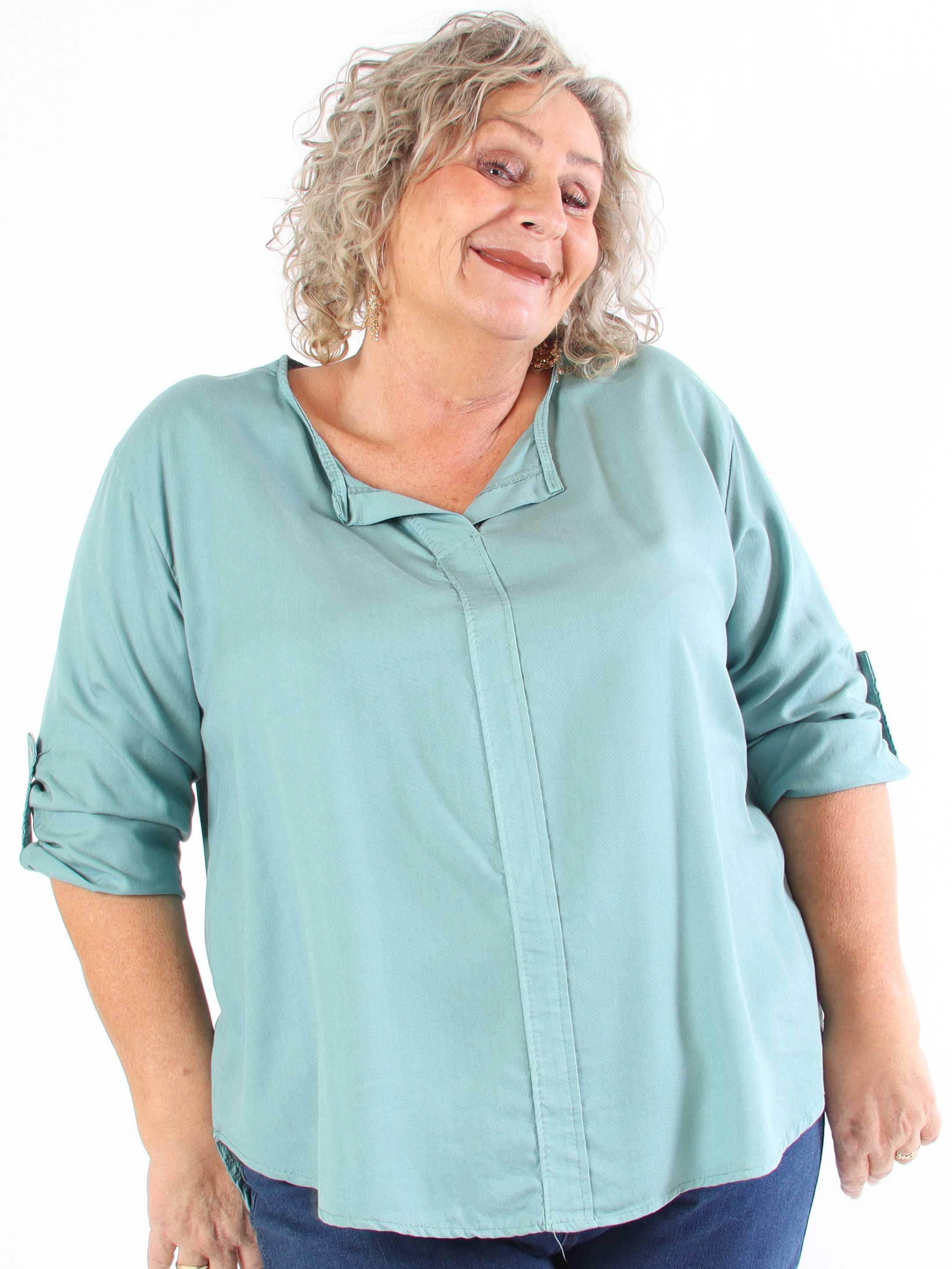 Emelda - Lätt enfärgad plus size skjorta i lyocell